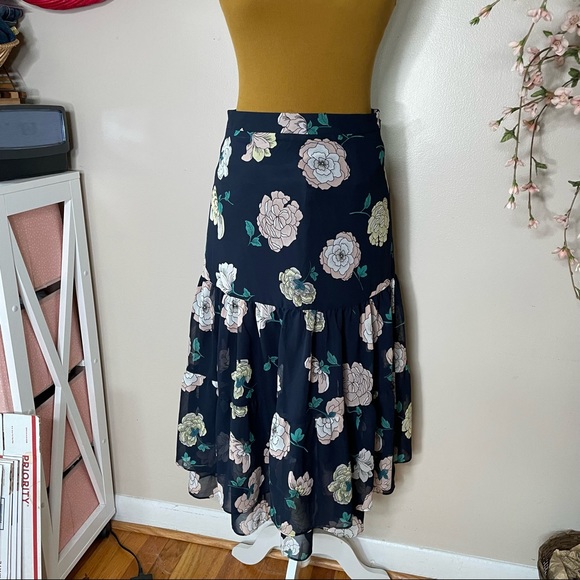 Ann Taylor LOFT tiered petite floral maxi skirt - Picture 2 of 7